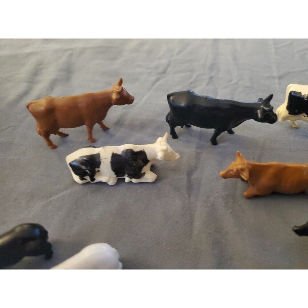 17 Vtg Pieces Of Farm Animals Holstein Cows Pig Sheep Horses Train Set Layout - Picture 2 of 7